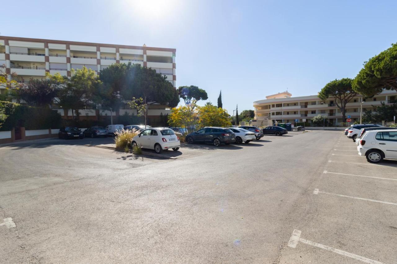 קווארטיירה Zarco - Cosy Apartment In Vilamoura With A Balcony With View To The 2 Swimming Pools - Near The Beach & The Marina מראה חיצוני תמונה