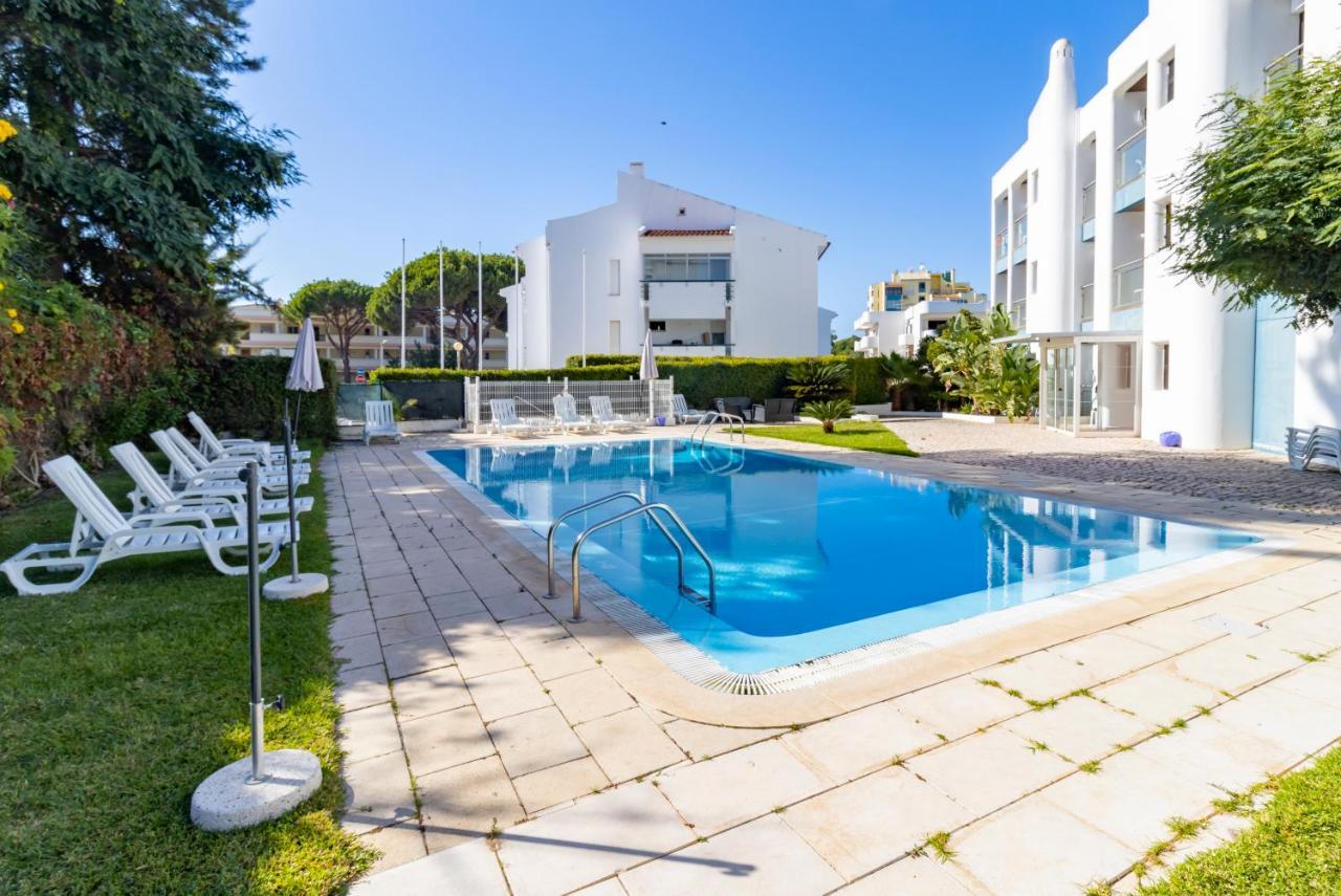 קווארטיירה Zarco - Cosy Apartment In Vilamoura With A Balcony With View To The 2 Swimming Pools - Near The Beach & The Marina מראה חיצוני תמונה
